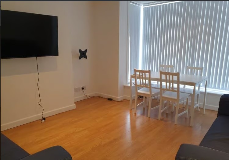 24 Winston Gardens