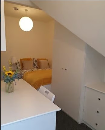 28 Winston Gardens